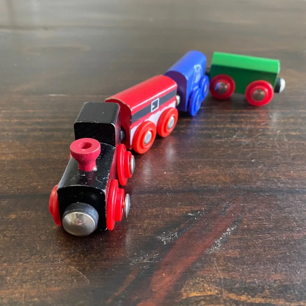Christmas themed Wooden Magnetic Train Set Santa Bumble‎ Rudolph Reindeer 4pc